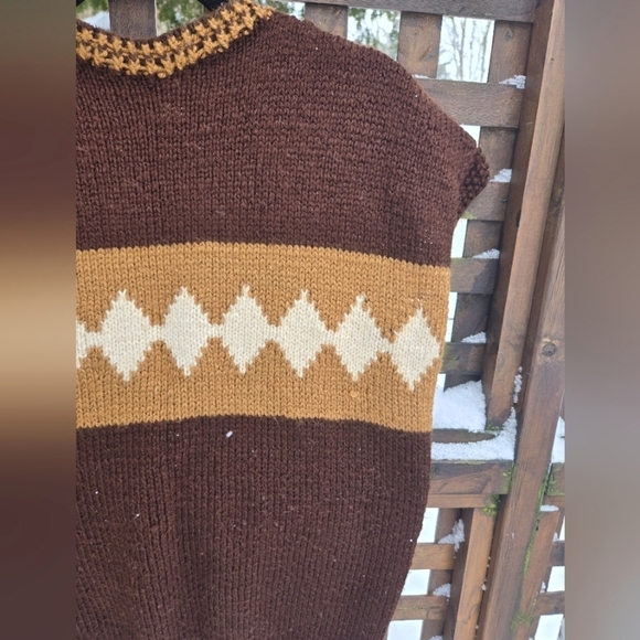 Vintage Hand Knit Vest - Picture 7 of 7